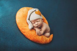 Newborn boy sleeping on the moon by Hainerberg newborn photographer