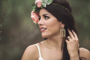 Tucson blogger Happilypinkblog wearing earrings from Tucson jewelry maker Luna and Saya