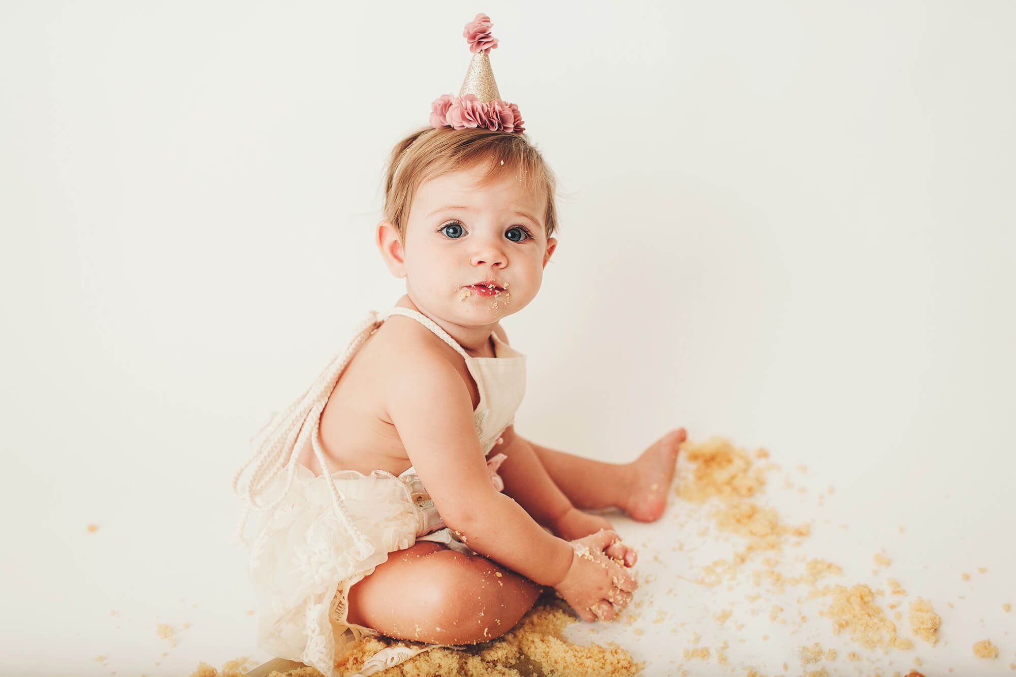 The birthday girl had a fabulous cake smash session