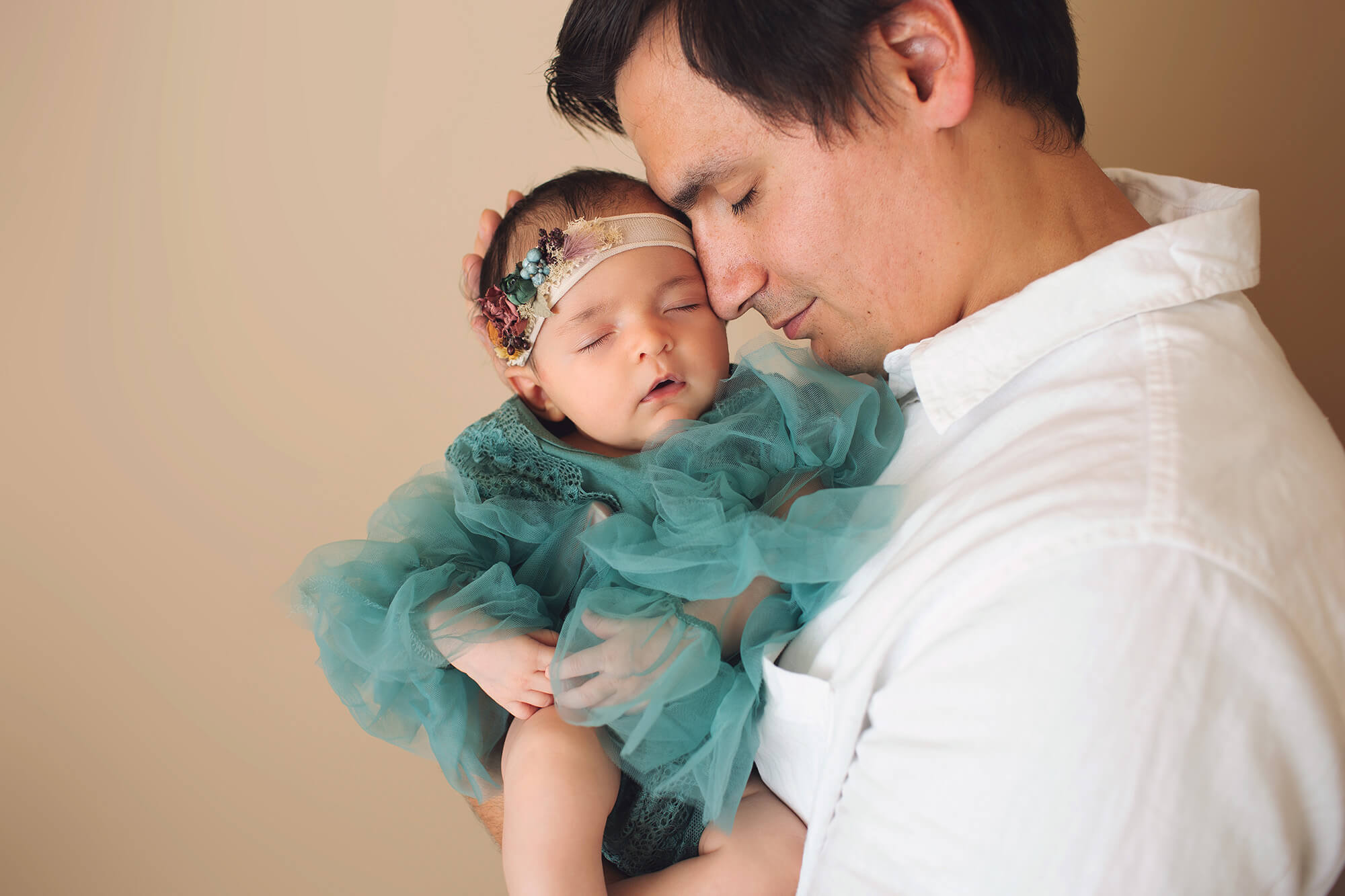 Dad nuzzles his newborn daughter Amelia during her newborn session
