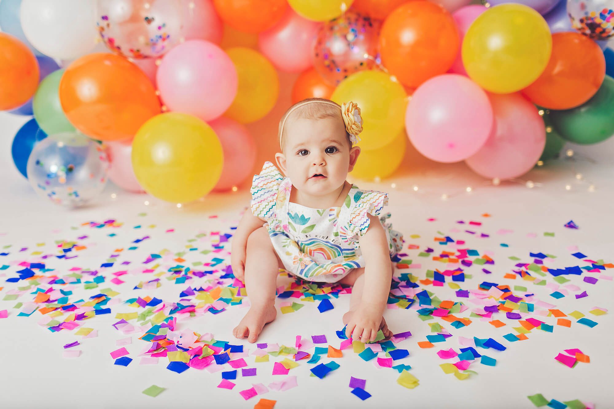 Miss H during her cake smash session with Frankfurt cake smash photographer