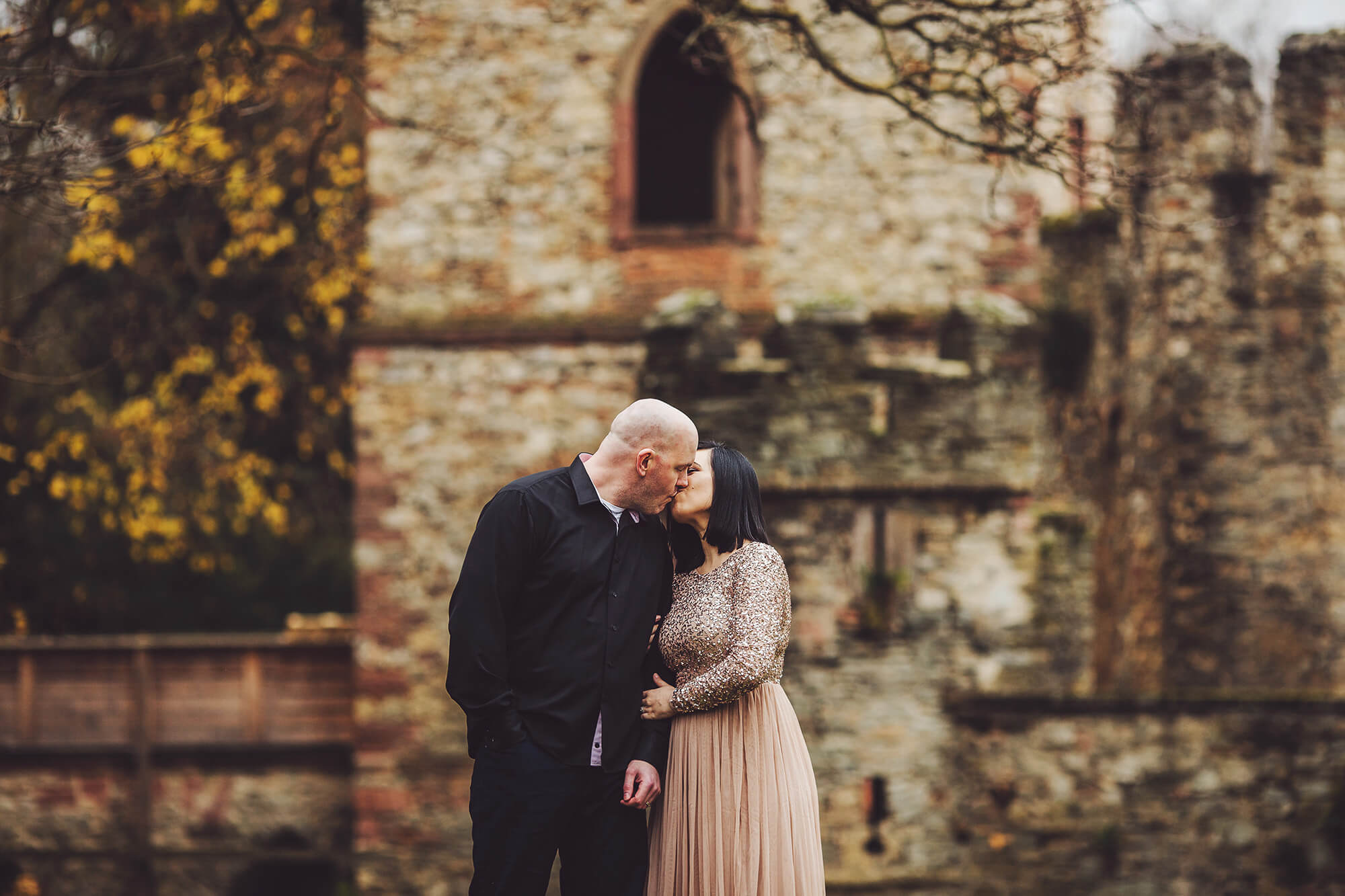 A romantic kiss in front of a German castle