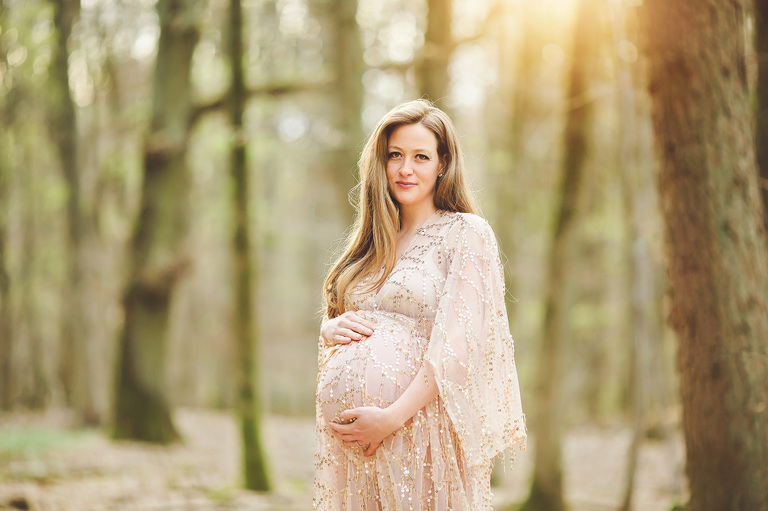 Spring maternity session in the forest by Wiesbaden maternity photographer