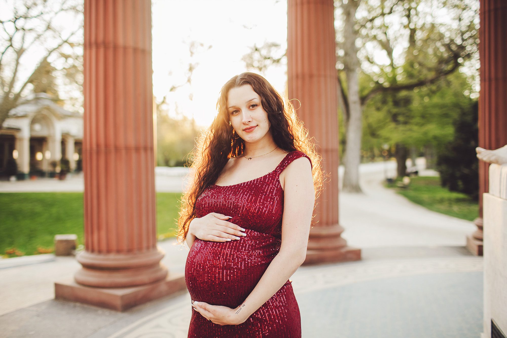 Kallyn during her Bad Homburg Kurpark maternity session