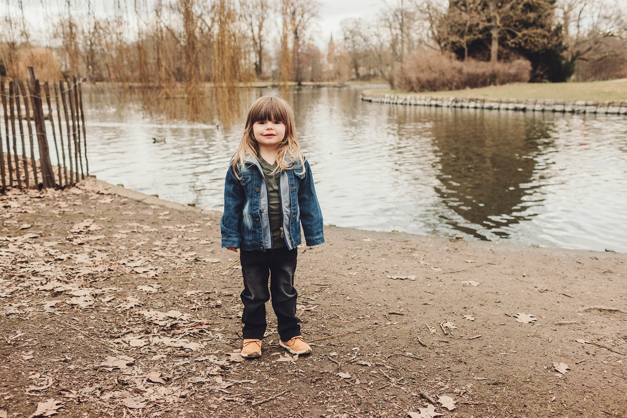 Little boy Castelli by the Biebrich park lake during a family photo session