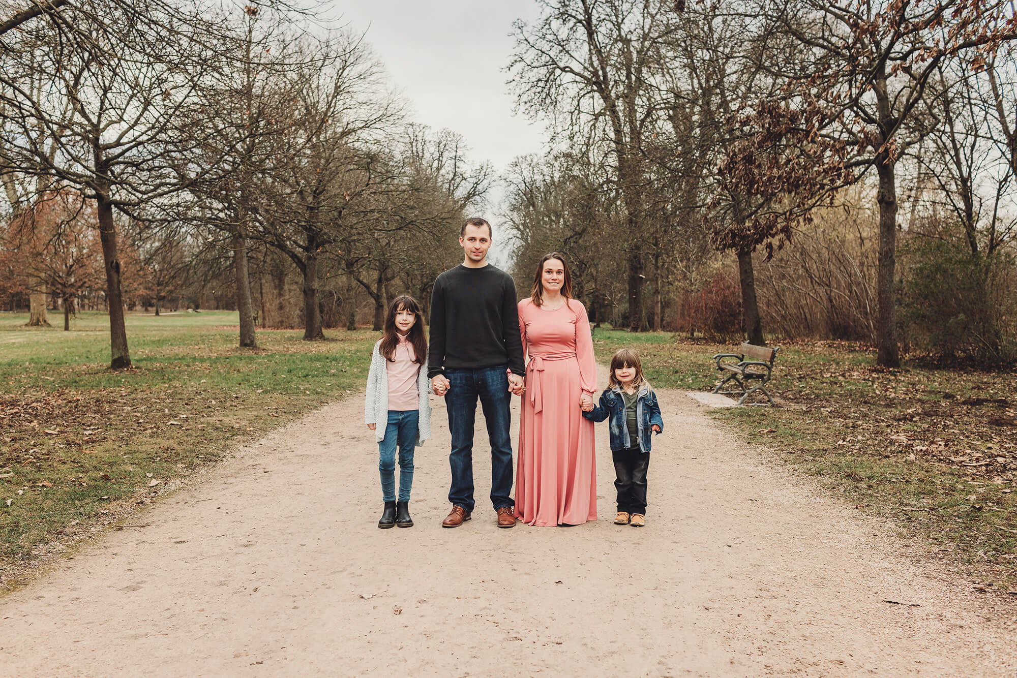 The Castelli family during a family photoshoot at Biebrich park in Wiesbaden on the trail to Biebrich Palace